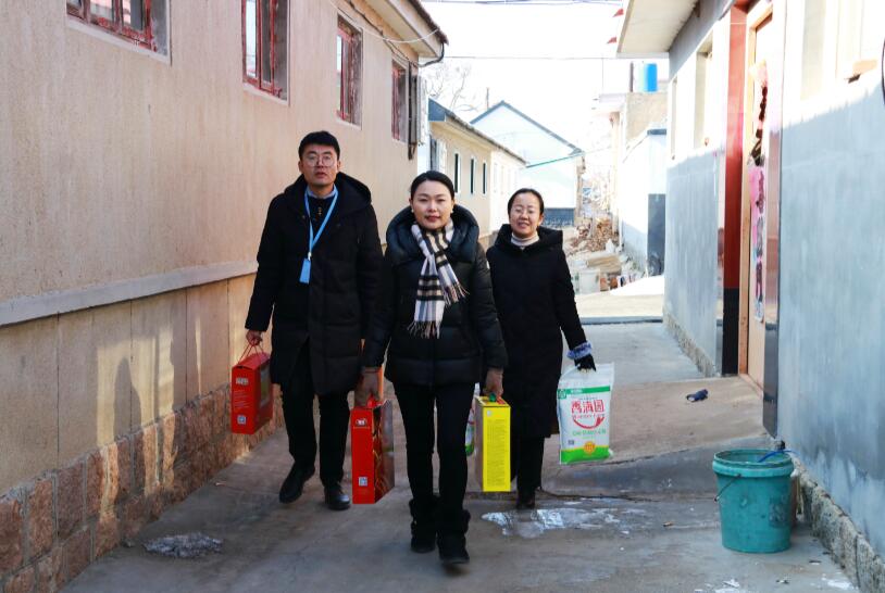 寒冬臘月送溫暖，真情幫扶暖人心 ——德才裝飾走訪慰問膠州市困難群眾(圖3)