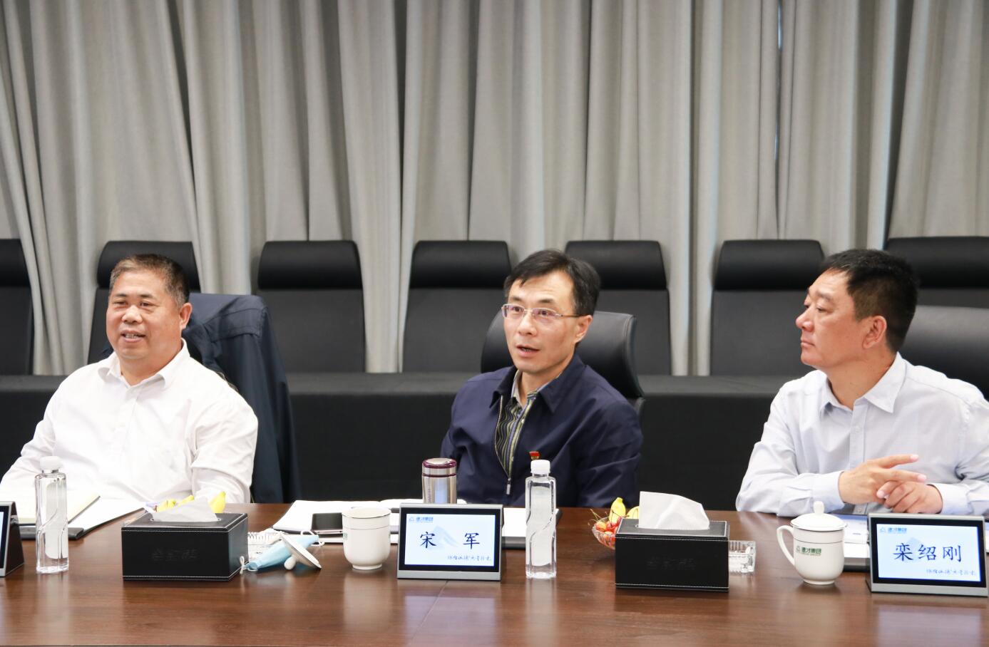 中建聯(lián)合|嶗山區(qū)人大副主任、區(qū)總工會(huì)主席宋軍一行蒞臨中建聯(lián)合調(diào)研考察(圖2)