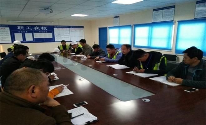 德才裝飾項目經(jīng)理觀摩我公司海爾云谷工地(圖1)