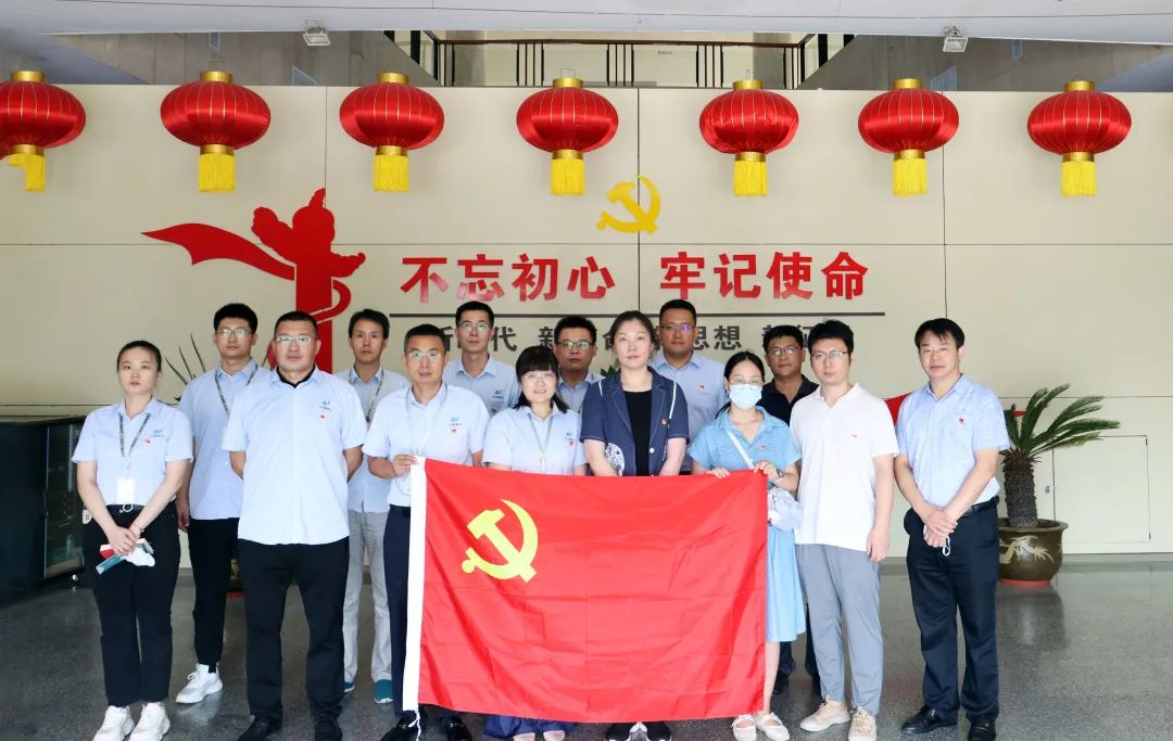 銘記黨史，砥礪前行|支部共建走進(jìn)青島市博物館(圖1)