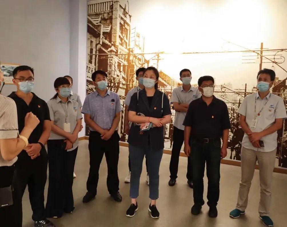 銘記黨史，砥礪前行|支部共建走進(jìn)青島市博物館(圖2)