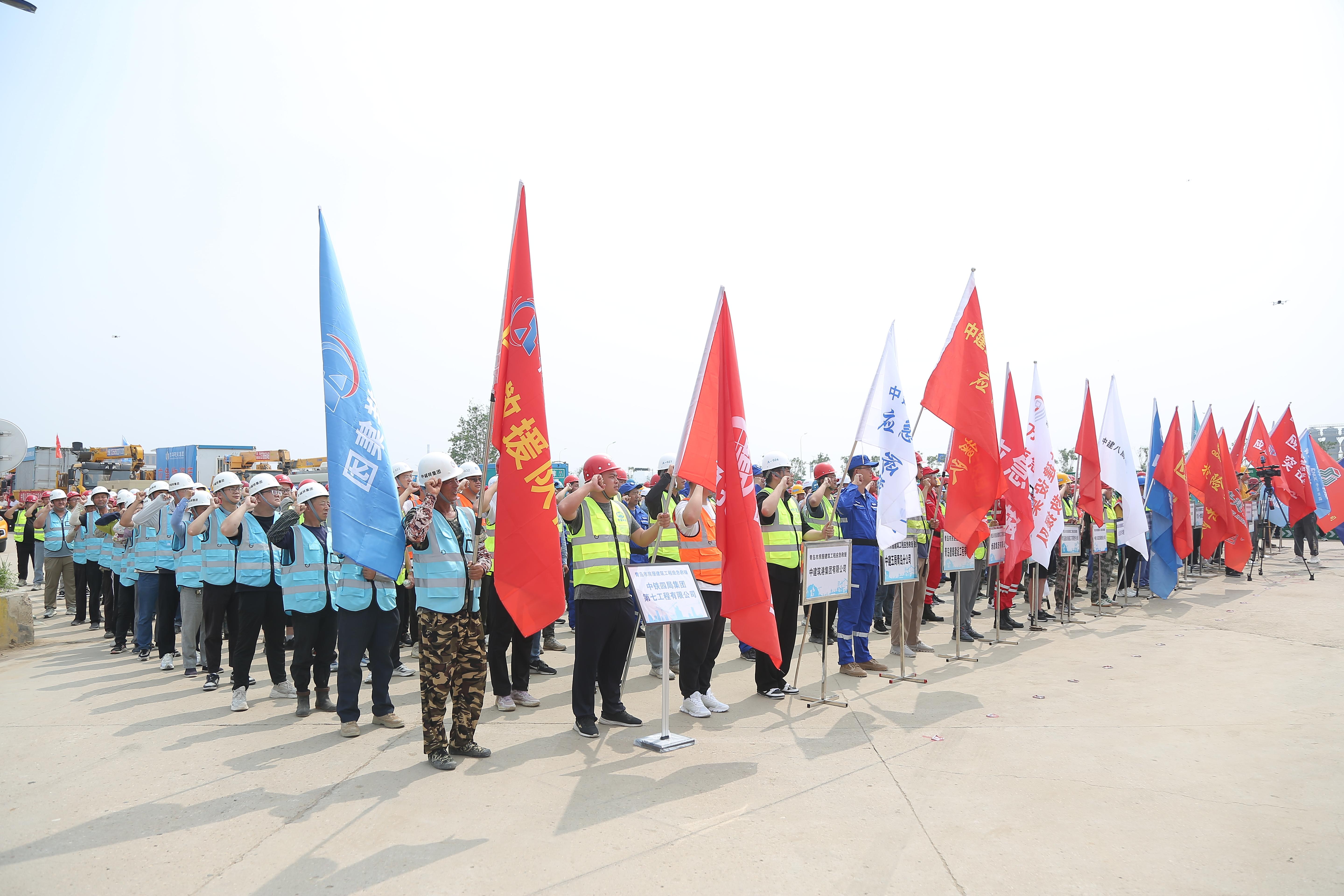 筑牢安全防線 | 中建聯(lián)合承辦2024年青島市房屋建筑工程應(yīng)急隊(duì)伍拉動(dòng)演練活動(dòng)(圖5)