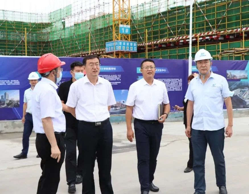 中建聯(lián)合|青島市政協(xié)副主席卞建平蒞臨云谷學校項目督導調研(圖1)